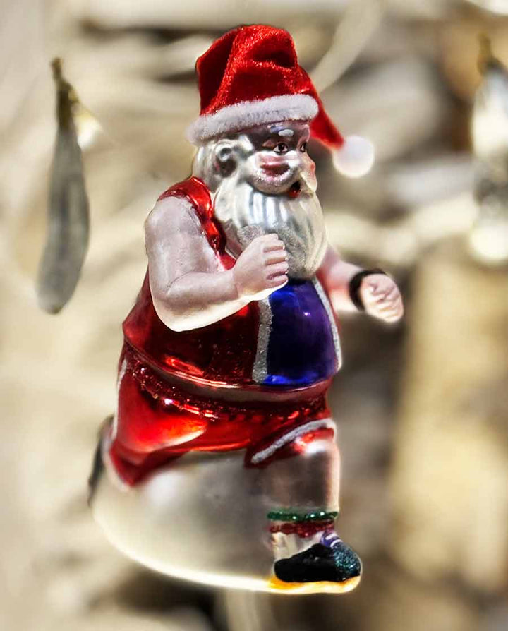 Weihnachtsmann Jogger – „Running Santa“ – Glasfigur / Christbaumschmuck - Dero Home & Living